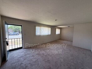 5576 Conrad Ave in San Diego, CA - Building Photo - Building Photo
