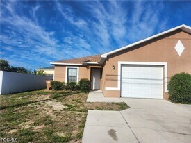 608 Nicholas Pkwy W in Cape Coral, FL - Building Photo
