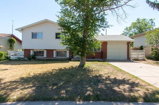 6921 Manhattan Ln in Cheyenne, WY - Building Photo - Building Photo