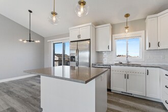 168 Stonelake Dr SE in Rochester, MN - Foto de edificio - Building Photo