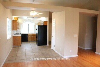 296 N Jasmine Ave in Clovis, CA - Building Photo - Building Photo