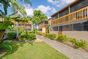 3075 Willow Green Dr in Sarasota, FL - Building Photo