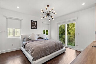 10373 NW 68th Ter in Doral, FL - Building Photo - Building Photo