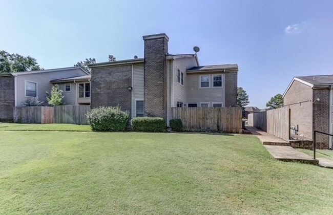 6723 Majestic Oak Pl