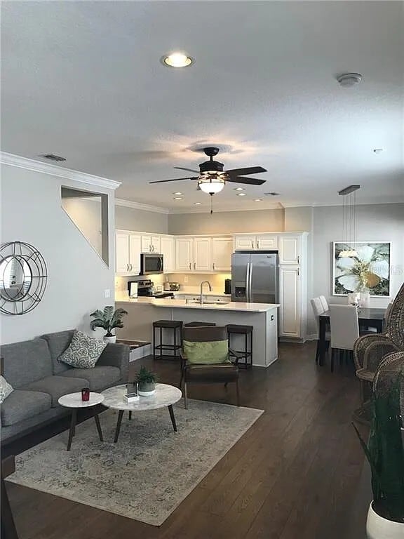 property at 106 S Moody Ave