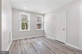 1242 W Airdrie St in Philadelphia, PA - Building Photo - Building Photo