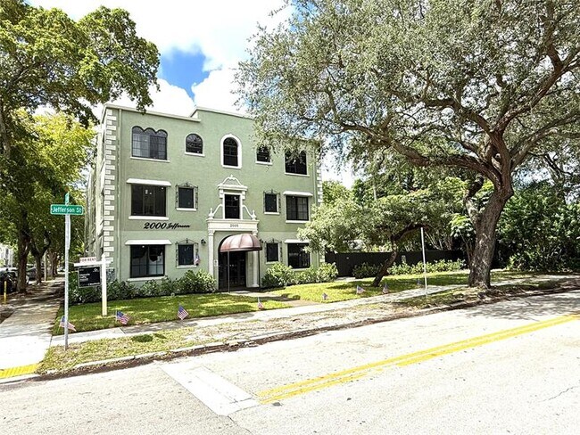 2000 Jefferson St in Hollywood, FL - Building Photo - Building Photo