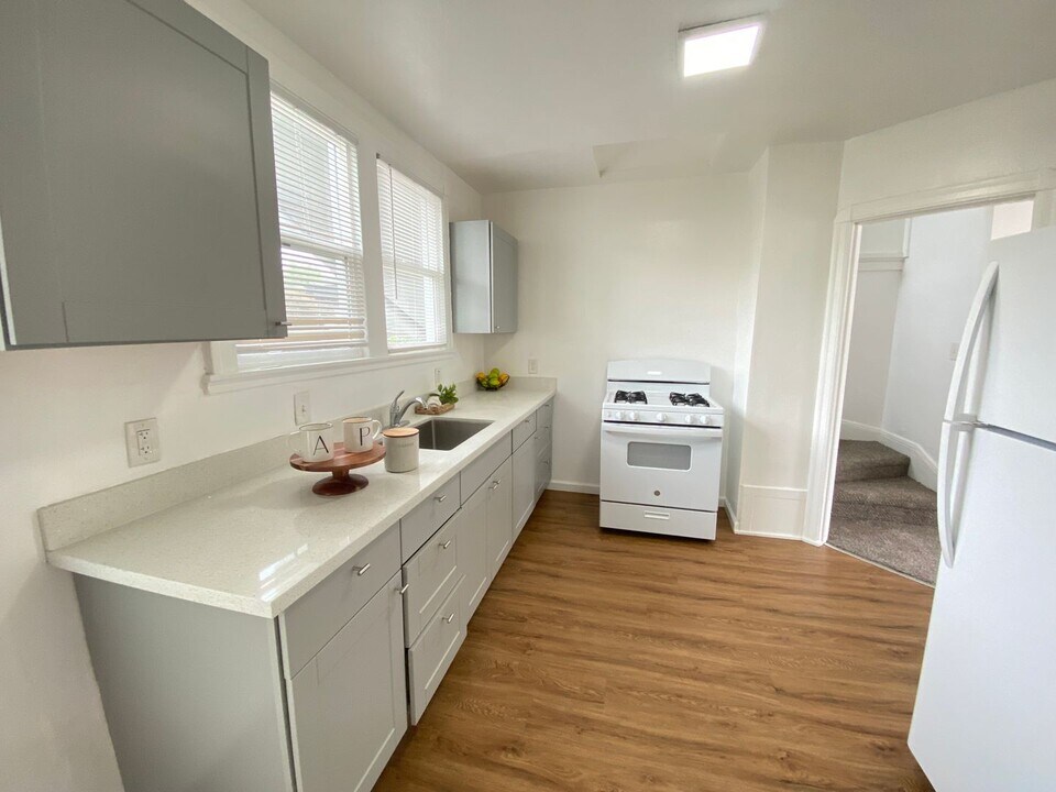 2347-2351 82nd Ave in Oakland, CA - Building Photo