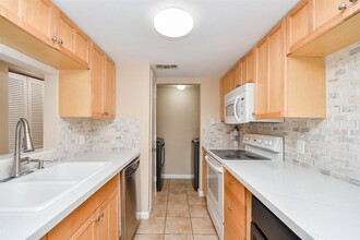 9536 Windswept Ln in Houston, TX - Building Photo - Building Photo