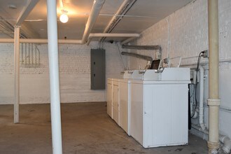 7800 S Cregier Ave in Chicago, IL - Building Photo - Building Photo