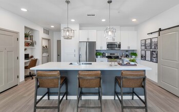 Everly at Morrison Ranch Luxury Apartments in Gilbert, AZ - Foto de edificio - Building Photo