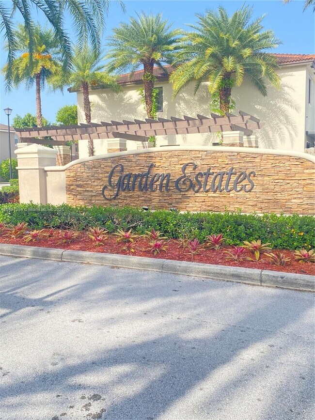 15290 SW 118th Terrace in Miami, FL - Building Photo - Building Photo