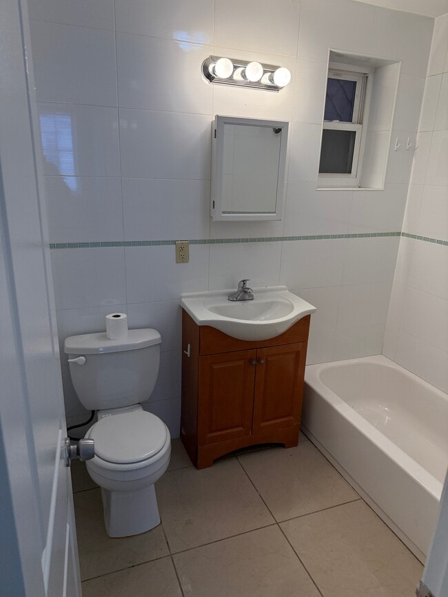 183 Thorne St, Unit 1F in Jersey City, NJ - Building Photo - Building Photo