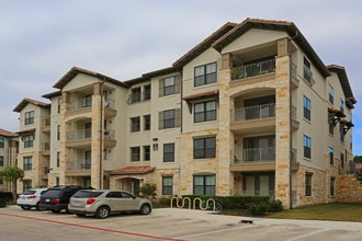 Marquis Cross Mountain in San Antonio, TX - Foto de edificio - Building Photo
