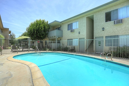 Bellflower Apartments in Bellflower, CA - Foto de edificio - Building Photo