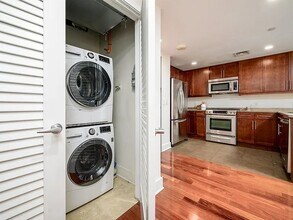 201 Marin Blvd, Unit 35 in Jersey City, NJ - Foto de edificio - Building Photo