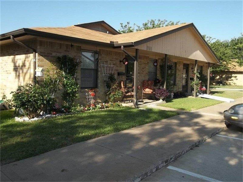 500 W Sadosa St in Eastland, TX - Building Photo