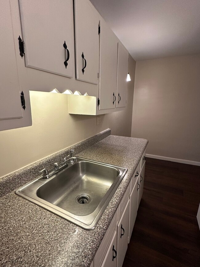 668 Linwood Ave NE, Unit 2 in Atlanta, GA - Foto de edificio - Building Photo