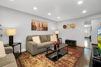 6101 W 64th Pl in Chicago, IL - Building Photo - Building Photo
