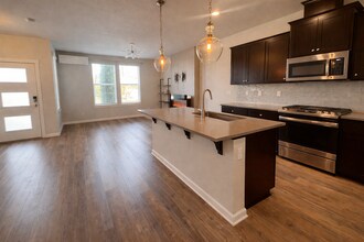 7994 SE Butternut Creek Pkwy in Hillsboro, OR - Building Photo - Building Photo