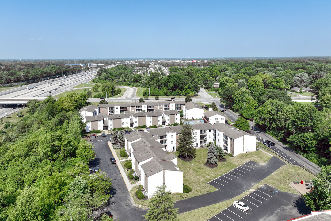 Aura Apartments in Indianapolis, IN - Foto de edificio