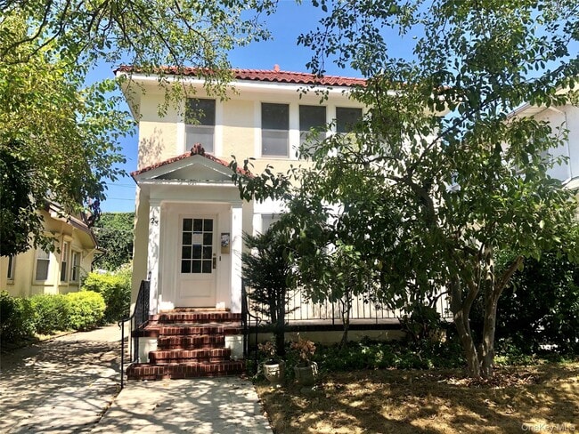23 W Walnut St in Long Beach, NY - Building Photo - Building Photo