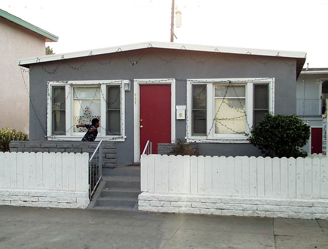 607-609 N Freeman St in Oceanside, CA - Building Photo - Building Photo