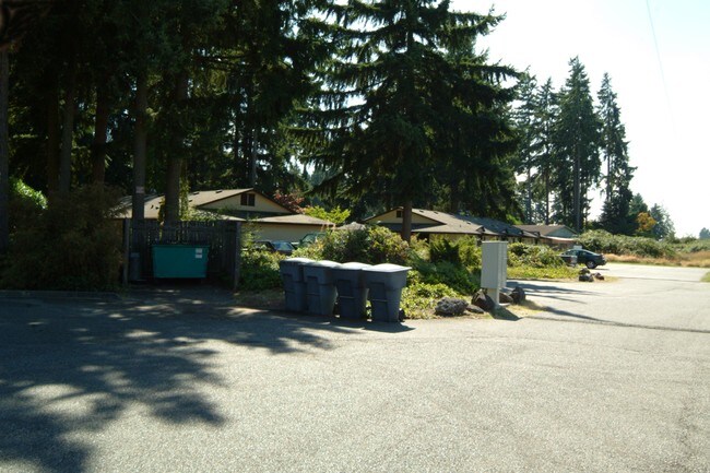 Forest Hills Apartments in Puyallup, WA - Building Photo - Building Photo