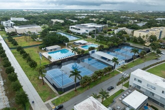 Capstone Apartments in Boca Raton, FL - Building Photo - Building Photo