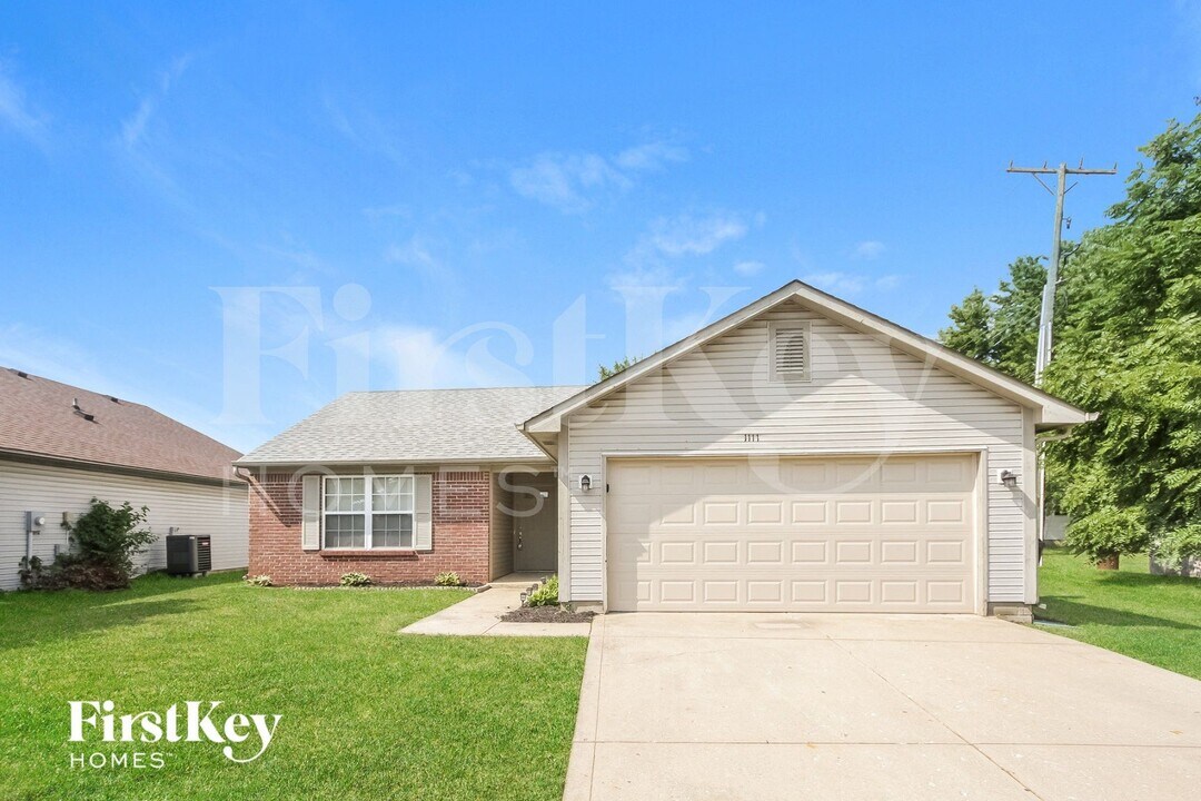 1111 Berwyn Rd in Whiteland, IN - Building Photo