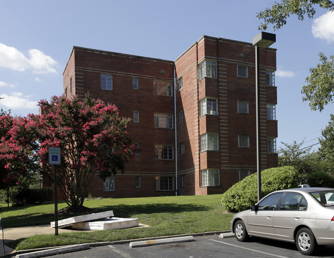 Calvert Manor Apartments in Arlington, VA - Foto de edificio - Building Photo