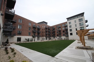 Walker's Landing Apartments in Milwaukee, WI - Foto de edificio - Building Photo