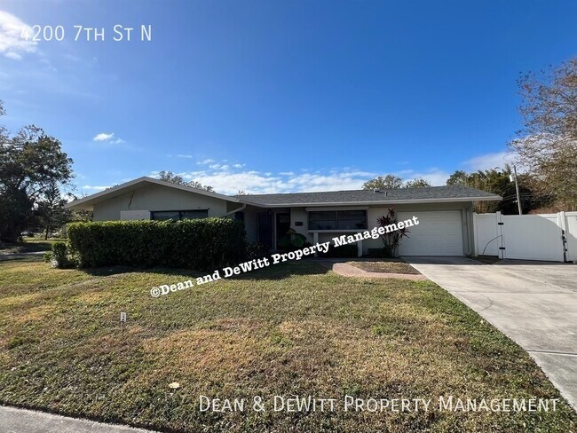 4200 7th St N in St. Petersburg, FL - Building Photo - Building Photo