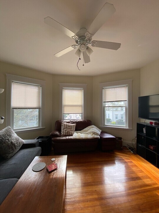 22 Hobson St in Boston, MA - Building Photo