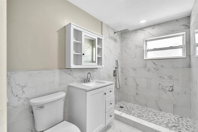 2770 NW 25th St in Fort Lauderdale, FL - Building Photo - Building Photo