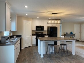 1132 Stoneridge Ct in Mt. Pleasant, MI - Foto de edificio - Building Photo