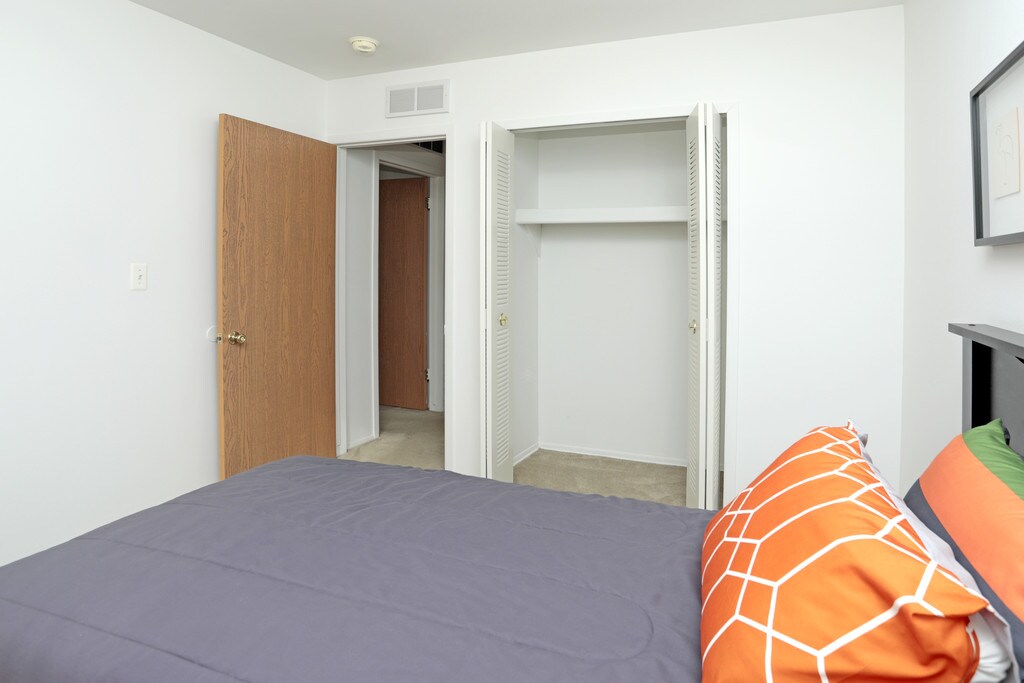 Kensington Place Townhomes Roseville, MI Apartments