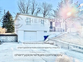 7201 S 22nd St in Bellevue, NE - Foto de edificio - Building Photo