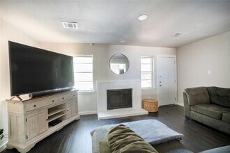 1815 River Crossing Cir in Austin, TX - Building Photo - Building Photo