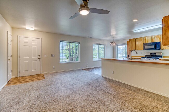 1923 NE Derek Dr in Bend, OR - Building Photo - Building Photo