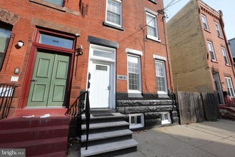 1813 W Thompson St-Unit -2 in Philadelphia, PA - Foto de edificio - Building Photo