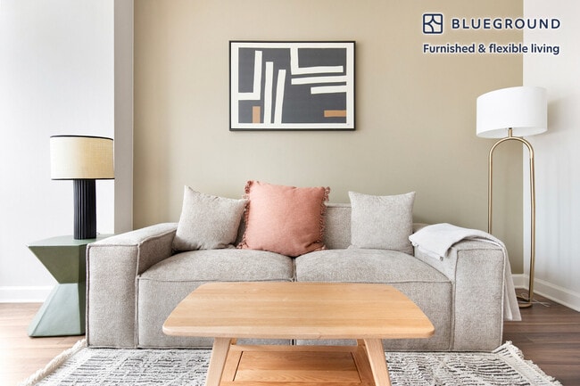 300 N Canal St in Chicago, IL - Building Photo - Building Photo