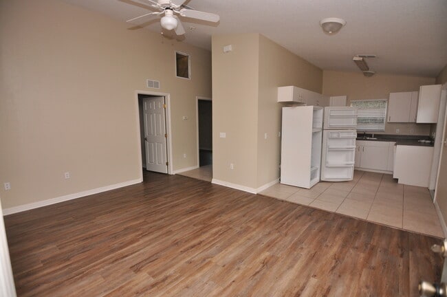 5846 8th St, Unit 5846