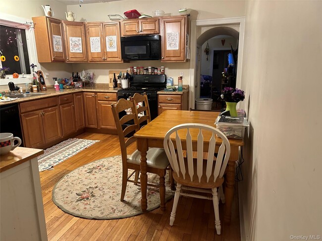 19 6th St in Bayville, NY - Foto de edificio - Building Photo