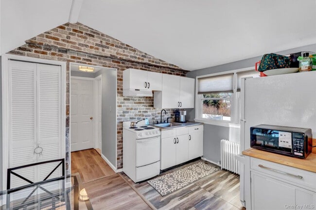 233 Sears Rd, Unit Second Floor, Unit Second Floor