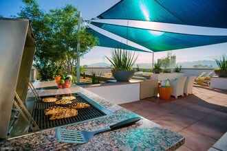 150 Las Vegas Blvd N-Unit -Unit 1618 in Las Vegas, NV - Building Photo - Building Photo