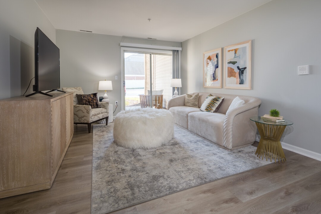 Evergreen Luxury Apartments in Merrillville, IN - Building Photo
