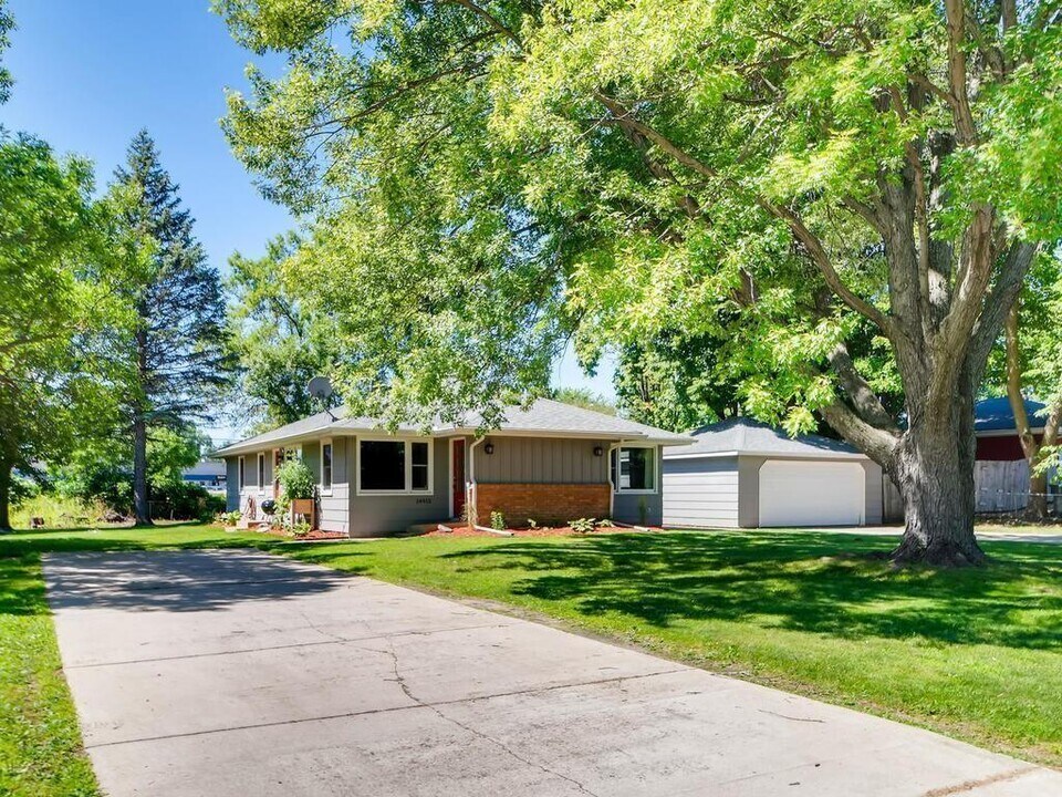 14917 31st Ave N in Minneapolis, MN - Building Photo