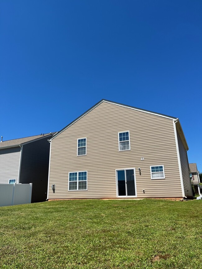 1947 Windy Willow Ln in Dallas, NC - Building Photo - Building Photo