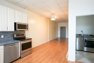 112 Farquhar St-Unit -1 in Navasota, TX - Building Photo - Building Photo
